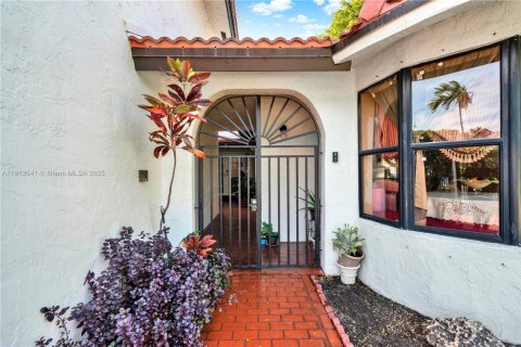 Купить виллу или дом в Майами, Флорида 5 спален, 274.8м2, № 1968857 - фото 6