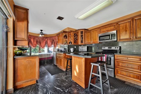 Купить виллу или дом в Майами, Флорида 5 спален, 274.8м2, № 1968857 - фото 17