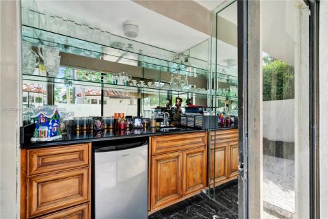 Купить виллу или дом в Майами, Флорида 5 спален, 274.8м2, № 1968857 - фото 13