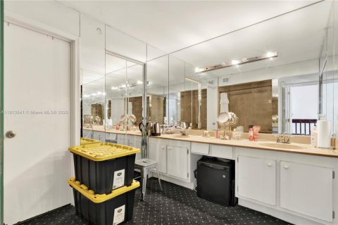 Купить виллу или дом в Майами, Флорида 5 спален, 274.8м2, № 1968857 - фото 22