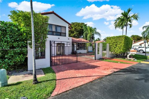 Купить виллу или дом в Майами, Флорида 5 спален, 274.8м2, № 1968857 - фото 4