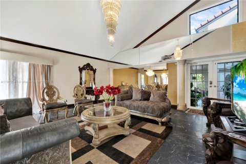 Купить виллу или дом в Майами, Флорида 5 спален, 274.8м2, № 1968857 - фото 12