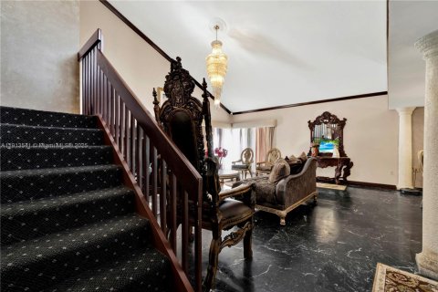 Купить виллу или дом в Майами, Флорида 5 спален, 274.8м2, № 1968857 - фото 9