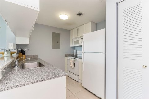 Купить кондоминиум в Майами, Флорида 2 спальни, 96.62м2, № 1875468 - фото 4