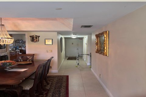 Condo in Lake Worth, Florida, 2 bedrooms  № 1100741 - photo 1