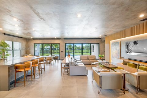 House in Boca Raton, Florida 5 bedrooms, 451.69 sq.m. № 1811589 - photo 1