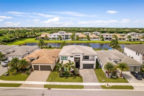 House in Boca Raton, Florida 5 bedrooms, 451.69 sq.m. № 1811589 - photo 22