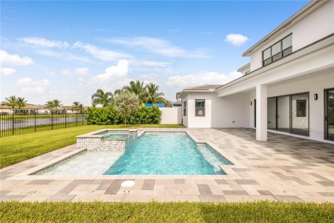 House in Boca Raton, Florida 5 bedrooms, 451.69 sq.m. № 1811589 - photo 24
