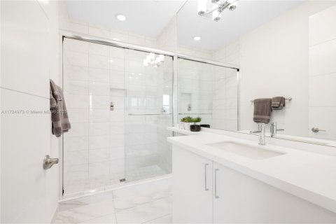 House in Boca Raton, Florida 5 bedrooms, 451.69 sq.m. № 1811589 - photo 19