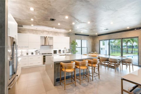 House in Boca Raton, Florida 5 bedrooms, 451.69 sq.m. № 1811589 - photo 7