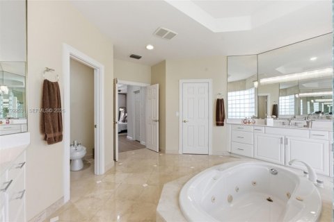 Casa en venta en Weston, Florida, 6 dormitorios, 397.71 m2 № 2184723 - foto 24
