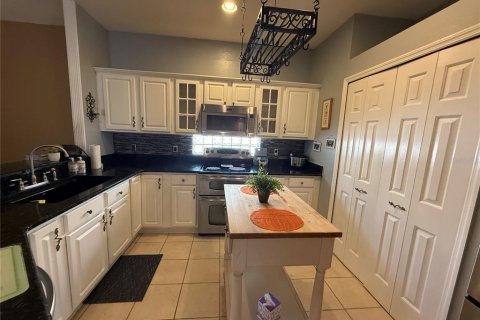 House in Mount Dora, Florida 2 bedrooms, 183.76 sq.m. № 1909759 - photo 6