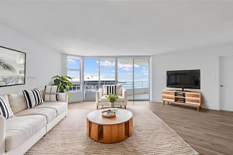 Apartment in Miami, Florida 1 bedroom, 96.25 sq.m. № 2027426 - photo 11