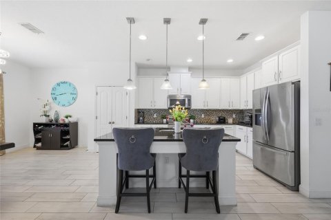 House in Ocoee, Florida 4 bedrooms, 237.18 sq.m. № 2211678 - photo 6
