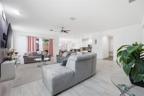 House in Ocoee, Florida 4 bedrooms, 237.18 sq.m. № 2211678 - photo 4
