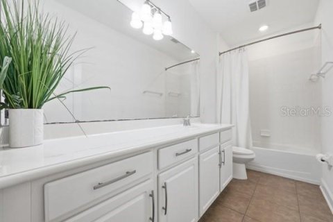 House in Ocoee, Florida 4 bedrooms, 237.18 sq.m. № 2211678 - photo 16