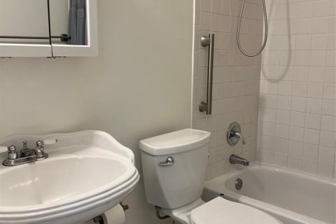 Снять в аренду квартиру в Тампа, Флорида 5 комнат, 76.18м2, № 1787374 - фото 3