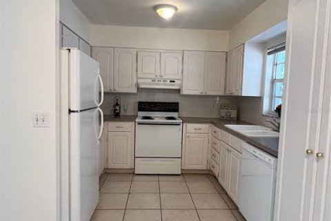 Снять в аренду квартиру в Тампа, Флорида 5 комнат, 76.18м2, № 1787374 - фото 8