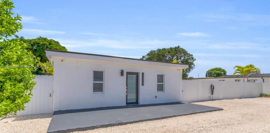 Casa en Miami, Florida 5 dormitorios, 83.61 m2 № 1892888