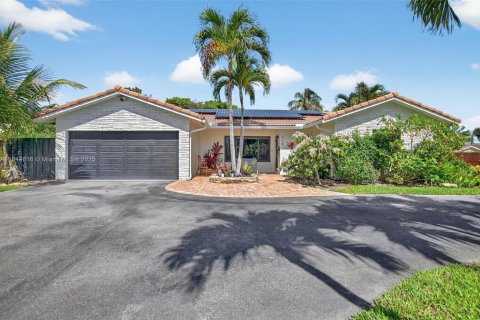 House in Boca Raton, Florida 4 bedrooms, 175.31 sq.m. № 1845853 - photo 1