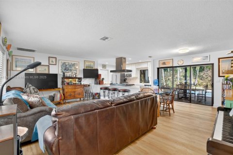 House in Boca Raton, Florida 4 bedrooms, 175.31 sq.m. № 1845853 - photo 5