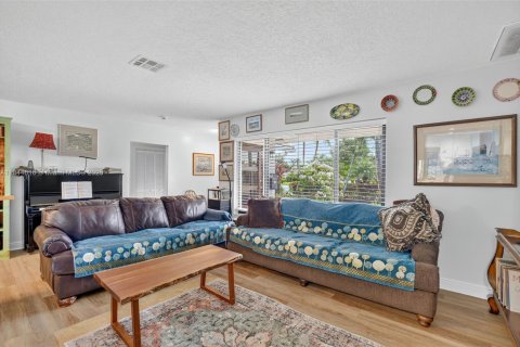 House in Boca Raton, Florida 4 bedrooms, 175.31 sq.m. № 1845853 - photo 7