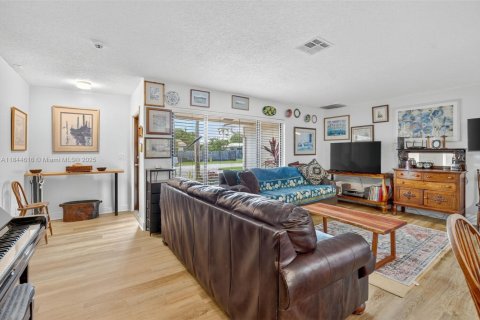 House in Boca Raton, Florida 4 bedrooms, 175.31 sq.m. № 1845853 - photo 6