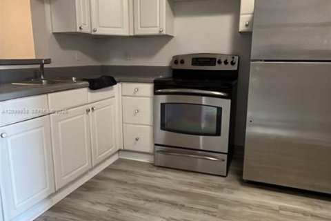 Condo in Lauderhill, Florida, 2 bedrooms  № 2397942 - photo 10