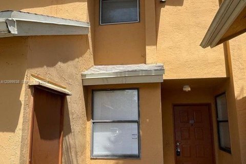 Condo in Lauderhill, Florida, 2 bedrooms  № 2397942 - photo 2
