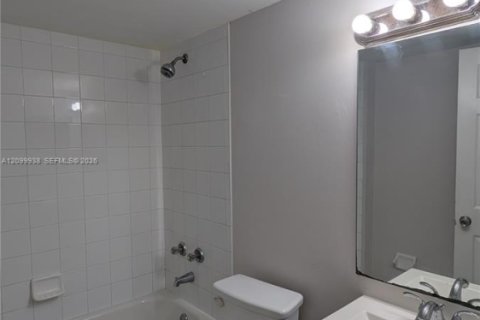 Condo in Lauderhill, Florida, 2 bedrooms  № 2397942 - photo 14
