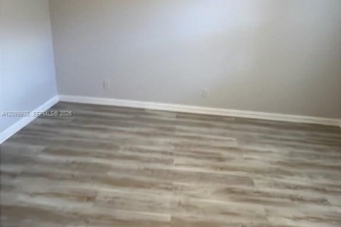 Condo in Lauderhill, Florida, 2 bedrooms  № 2397942 - photo 4
