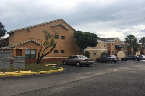 Condo in Lauderhill, Florida, 2 bedrooms  № 2397942