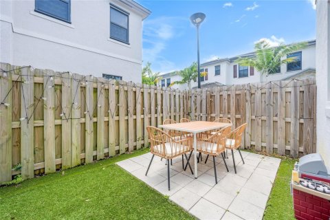 Touwnhouse à louer à Fort Lauderdale, Floride: 3 chambres, 126.81 m2 № 2382832 - photo 23