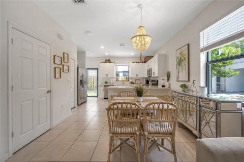 Touwnhouse à louer à Fort Lauderdale, Floride: 3 chambres, 126.81 m2 № 2382832 - photo 2