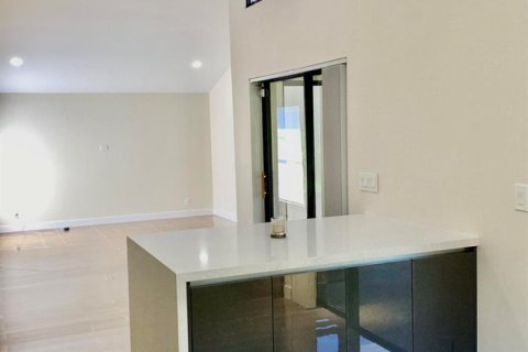 House in Boca Raton, Florida 3 bedrooms, 138.24 sq.m. № 2181890 - photo 3