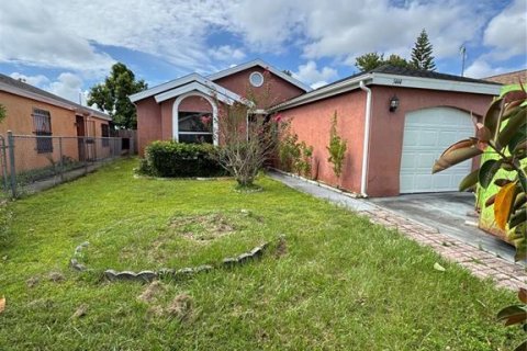 Casa en venta en Orlando, Florida, 2 dormitorios, 94.3 m2 № 1903773 - foto 2