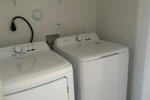 Touwnhouse à louer à Miami, Floride: 3 chambres, 157.47 m2 № 1697412 - photo 6