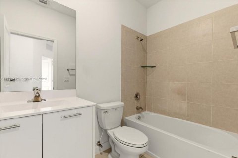 Touwnhouse à louer à Miami, Floride: 3 chambres, 157.47 m2 № 1697412 - photo 16