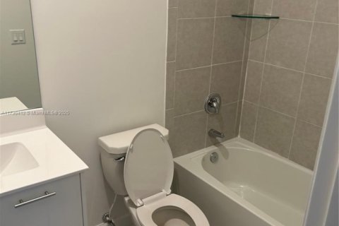 Touwnhouse à louer à Miami, Floride: 3 chambres, 157.47 m2 № 1697412 - photo 3