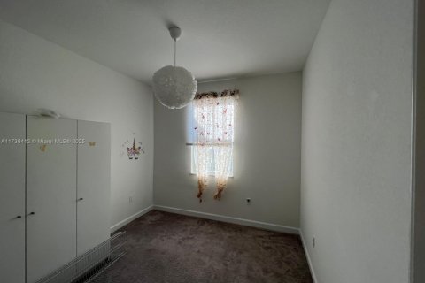 Touwnhouse à louer à Miami, Floride: 3 chambres, 157.47 m2 № 1697412 - photo 2