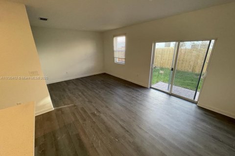 Touwnhouse à louer à Miami, Floride: 3 chambres, 157.47 m2 № 1697412 - photo 5