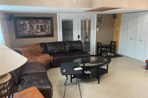 Купить виллу или дом в Майами, Флорида 4 спальни, 178.47м2, № 1990320 - фото 22