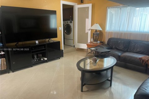 Купить виллу или дом в Майами, Флорида 4 спальни, 178.47м2, № 1990320 - фото 11