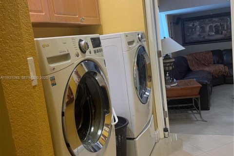 Купить виллу или дом в Майами, Флорида 4 спальни, 178.47м2, № 1990320 - фото 25