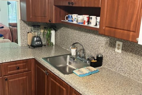 Condo in Coral Springs, Florida, 2 bedrooms  № 1788752 - photo 12