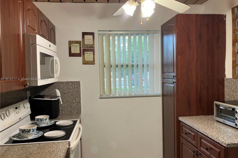 Condo in Coral Springs, Florida, 2 bedrooms  № 1788752 - photo 11