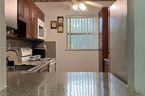 Condo in Coral Springs, Florida, 2 bedrooms  № 1788752 - photo 6