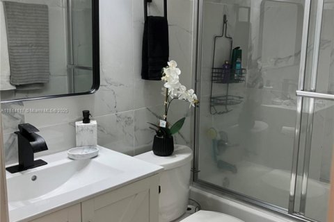Condo in Coral Springs, Florida, 2 bedrooms  № 1788752 - photo 17