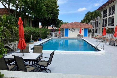 Condo in Coral Springs, Florida, 2 bedrooms  № 1788752 - photo 8