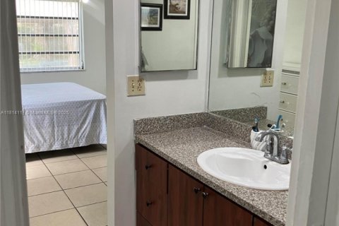 Condo in Coral Springs, Florida, 2 bedrooms  № 1788752 - photo 3